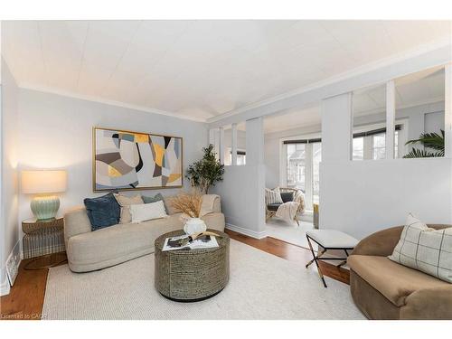 1 Mareve Avenue, Hamilton, ON - Indoor Photo Showing Living Room