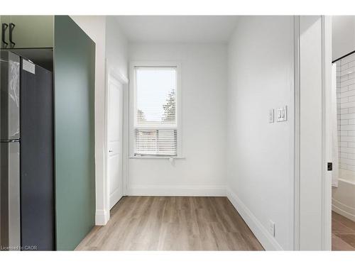 Main-202 Victoria Avenue N, Hamilton, ON - Indoor Photo Showing Other Room