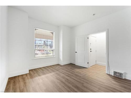Main-202 Victoria Avenue N, Hamilton, ON - Indoor Photo Showing Other Room