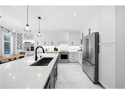 4638 Kearse Street, Burlington, ON - Indoor Photo Showing Kitchen With Upgraded Kitchen