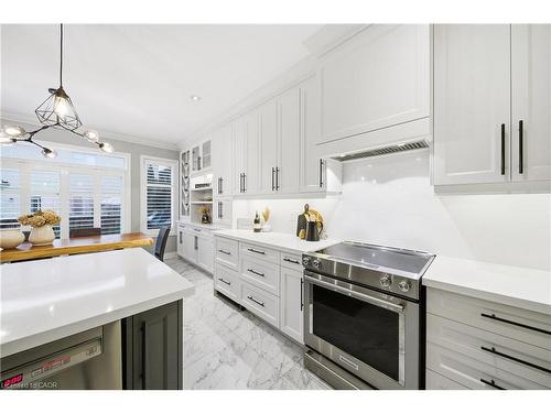 4638 Kearse Street, Burlington, ON - Indoor Photo Showing Kitchen With Upgraded Kitchen