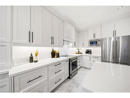 4638 Kearse Street, Burlington, ON - Indoor Photo Showing Kitchen With Upgraded Kitchen