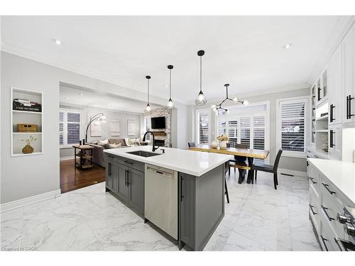 4638 Kearse Street, Burlington, ON - Indoor Photo Showing Kitchen With Upgraded Kitchen