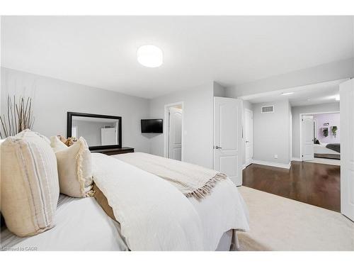4638 Kearse Street, Burlington, ON - Indoor Photo Showing Bedroom