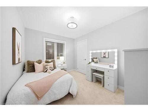 4638 Kearse Street, Burlington, ON - Indoor Photo Showing Bedroom