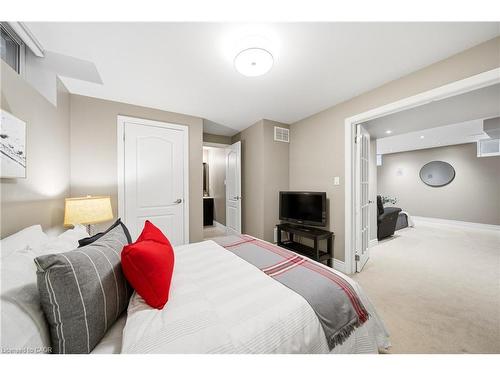 4638 Kearse Street, Burlington, ON - Indoor Photo Showing Bedroom