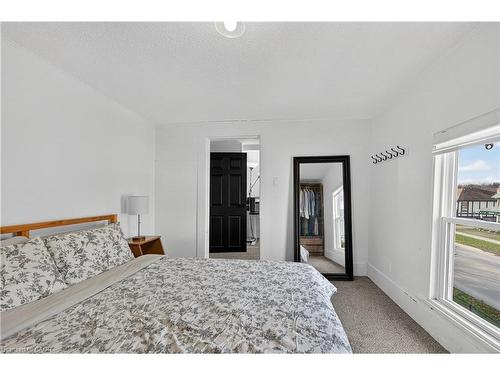 103 Charles Street W, Ingersoll, ON - Indoor Photo Showing Bedroom