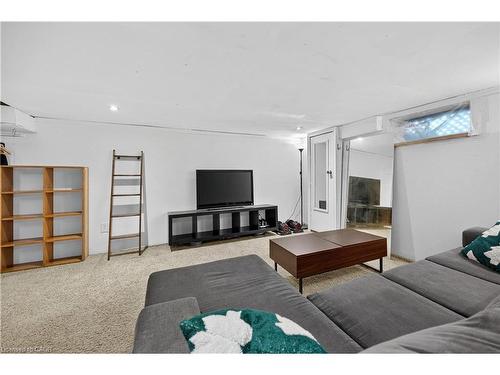 103 Charles Street W, Ingersoll, ON - Indoor Photo Showing Living Room
