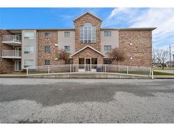 303B-1061 Vansickle Road N St. Catharines, ON L2M 2X4