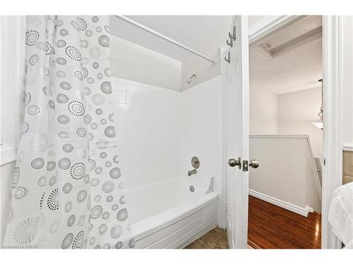 49 Ferguson Avenue, Cambridge, ON - Indoor Photo Showing Bathroom