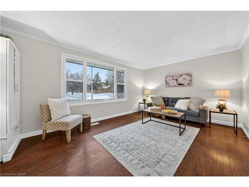49 Ferguson Avenue, Cambridge, ON - Indoor Photo Showing Living Room