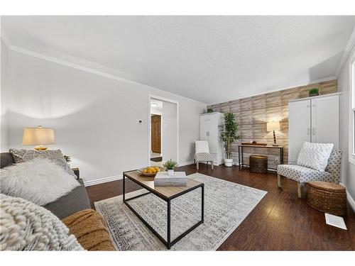 49 Ferguson Avenue, Cambridge, ON - Indoor Photo Showing Living Room
