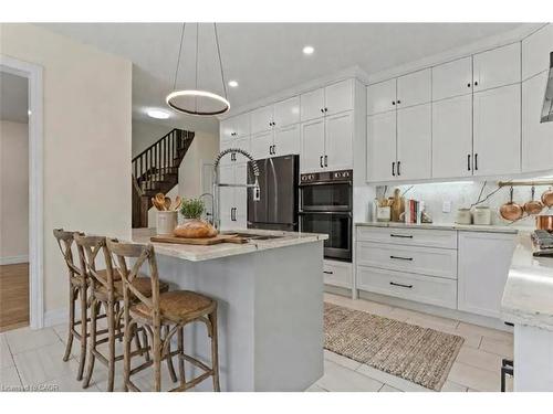 352 Chokecherry Crescent, Waterloo, ON - Indoor Photo Showing Kitchen With Upgraded Kitchen