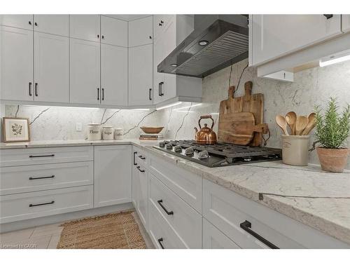 352 Chokecherry Crescent, Waterloo, ON - Indoor Photo Showing Kitchen With Upgraded Kitchen