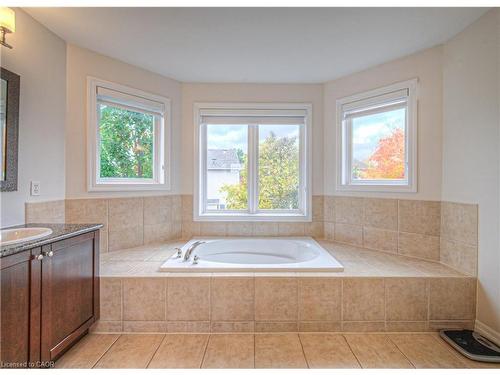 47 Dellgrove Circle, Cambridge, ON - Indoor Photo Showing Bathroom