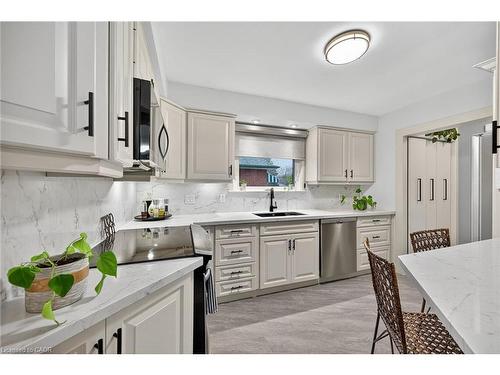 72 Viceroy Court, Hamilton, ON - Indoor Photo Showing Kitchen With Upgraded Kitchen