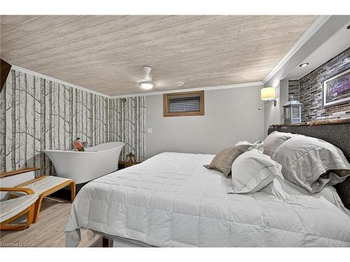 72 Viceroy Court, Hamilton, ON - Indoor Photo Showing Bedroom