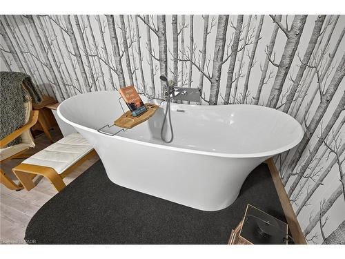 72 Viceroy Court, Hamilton, ON - Indoor Photo Showing Bathroom