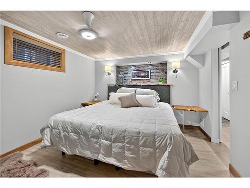 72 Viceroy Court, Hamilton, ON - Indoor Photo Showing Bedroom