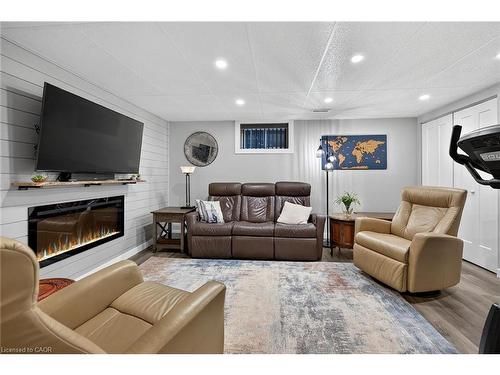 72 Viceroy Court, Hamilton, ON - Indoor With Fireplace