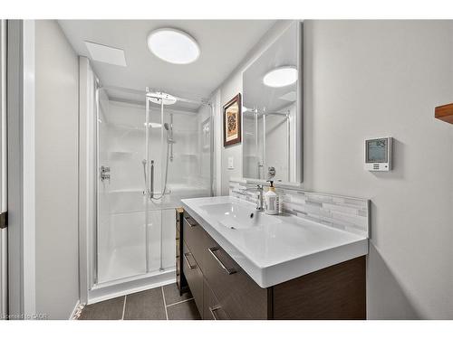 72 Viceroy Court, Hamilton, ON - Indoor Photo Showing Bathroom