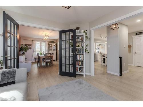 347 Delancey Boulevard, Hamilton, ON - Indoor Photo Showing Other Room