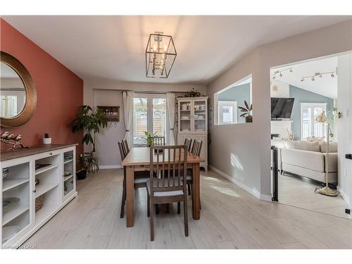 347 Delancey Boulevard, Hamilton, ON - Indoor Photo Showing Dining Room