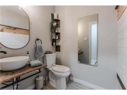 347 Delancey Boulevard, Hamilton, ON - Indoor Photo Showing Bathroom
