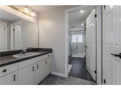 347 Delancey Boulevard, Hamilton, ON - Indoor Photo Showing Bathroom
