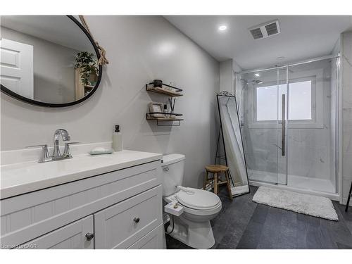 347 Delancey Boulevard, Hamilton, ON - Indoor Photo Showing Bathroom