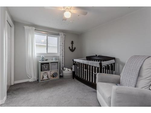 347 Delancey Boulevard, Hamilton, ON - Indoor Photo Showing Bedroom