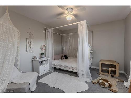 347 Delancey Boulevard, Hamilton, ON - Indoor Photo Showing Bedroom