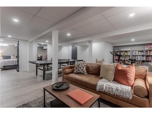 347 Delancey Boulevard, Hamilton, ON - Indoor Photo Showing Living Room