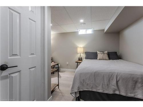 347 Delancey Boulevard, Hamilton, ON - Indoor Photo Showing Bedroom