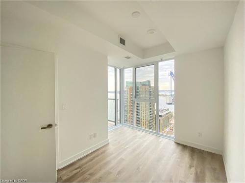 2206-370 Martha Street, Burlington, ON - Indoor Photo Showing Other Room