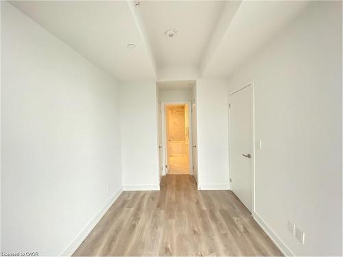 2206-370 Martha Street, Burlington, ON - Indoor Photo Showing Other Room