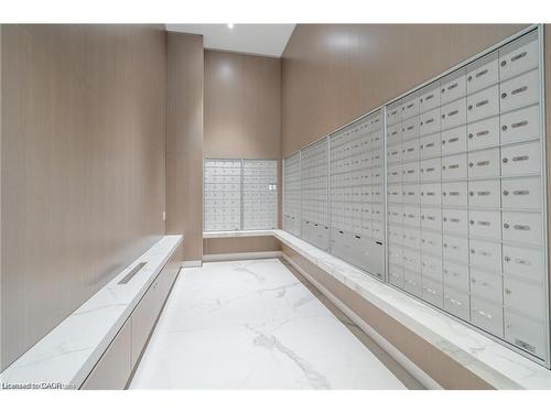 2206-370 Martha Street, Burlington, ON - Indoor Photo Showing Other Room