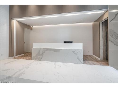 2206-370 Martha Street, Burlington, ON - Indoor