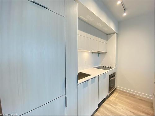 2206-370 Martha Street, Burlington, ON - Indoor Photo Showing Kitchen