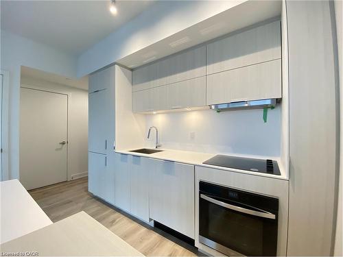 2206-370 Martha Street, Burlington, ON - Indoor Photo Showing Kitchen With Upgraded Kitchen