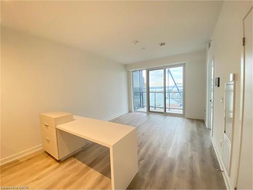 2206-370 Martha Street, Burlington, ON - Indoor Photo Showing Other Room