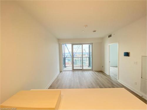 2206-370 Martha Street, Burlington, ON - Indoor Photo Showing Other Room