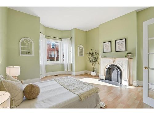 24 Florence Street, Hamilton, ON - Indoor Photo Showing Bedroom
