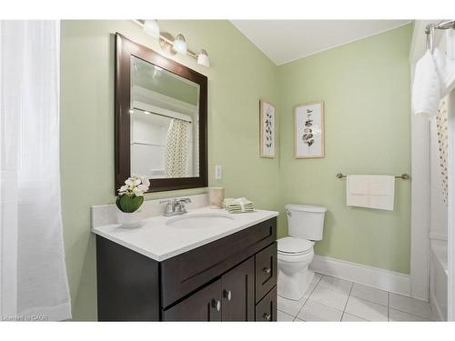 24 Florence Street, Hamilton, ON - Indoor Photo Showing Bathroom