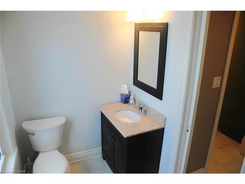 24 Florence Street, Hamilton, ON - Indoor Photo Showing Bathroom