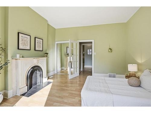 24 Florence Street, Hamilton, ON - Indoor Photo Showing Bedroom