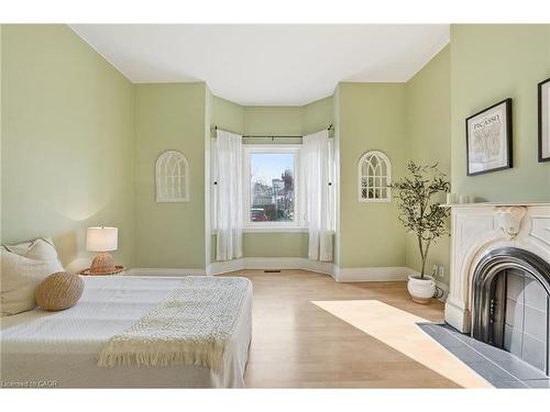 24 Florence Street, Hamilton, ON - Indoor Photo Showing Bedroom