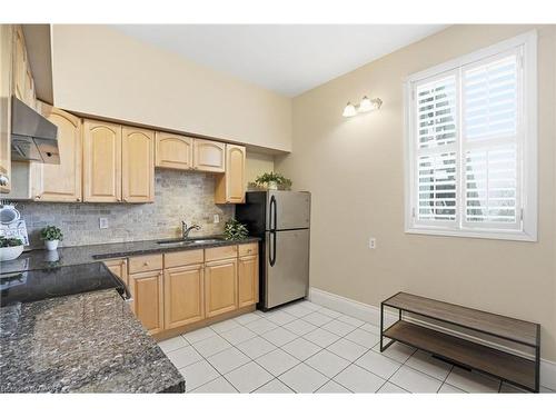 24 Florence Street, Hamilton, ON - Indoor Photo Showing Kitchen