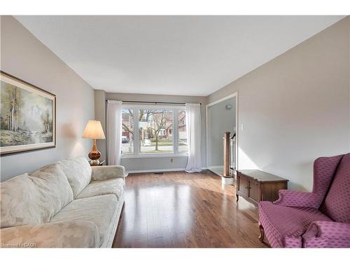 2185 Vista Drive, Burlington, ON - Indoor Photo Showing Living Room