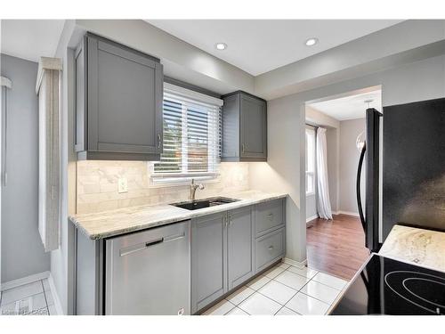 2185 Vista Drive, Burlington, ON - Indoor Photo Showing Kitchen